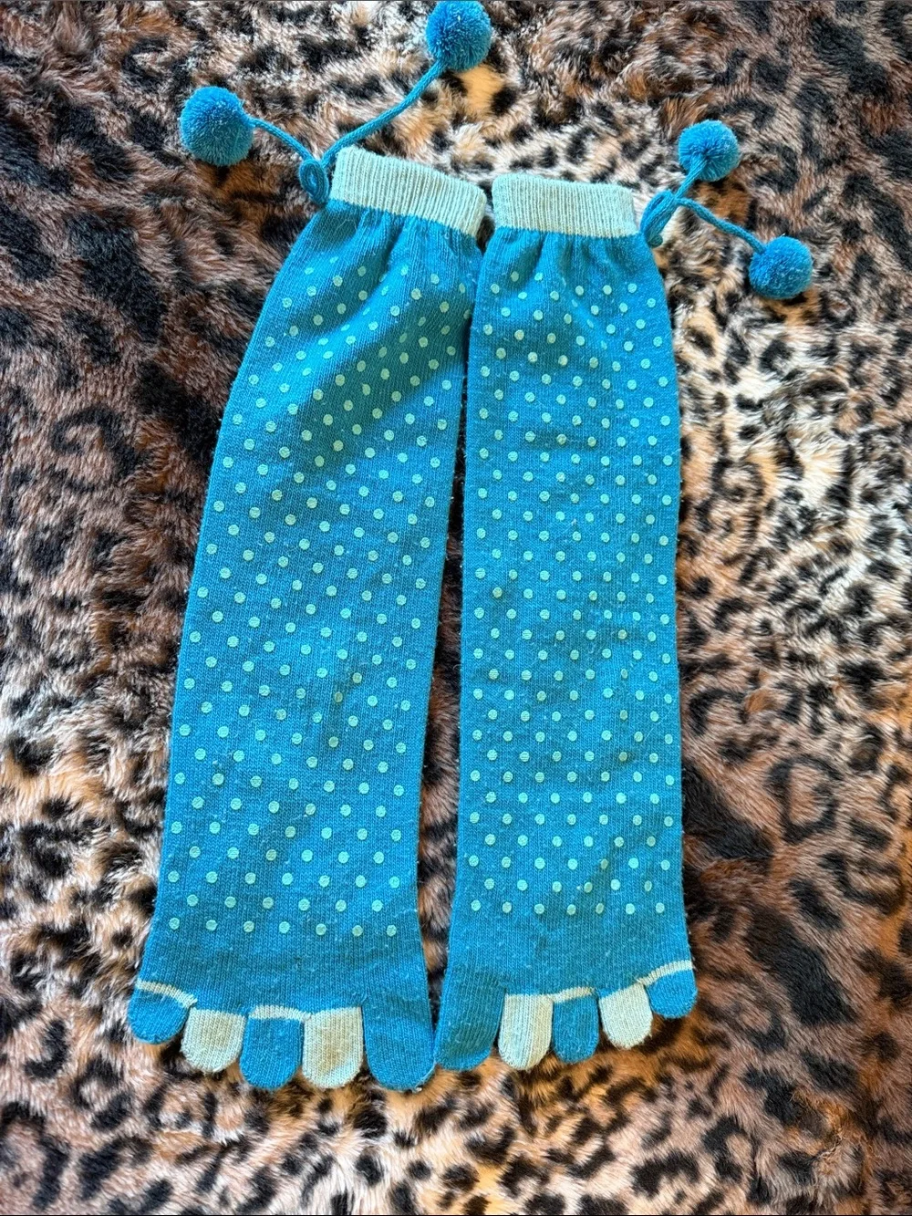 Unbranded Men's Teal Toe Socks with Grip Dots